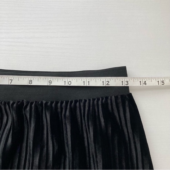 NWT NY Collection Black Velvet Pleated Midi Skirt Petite Medium - Picture 6 of 7